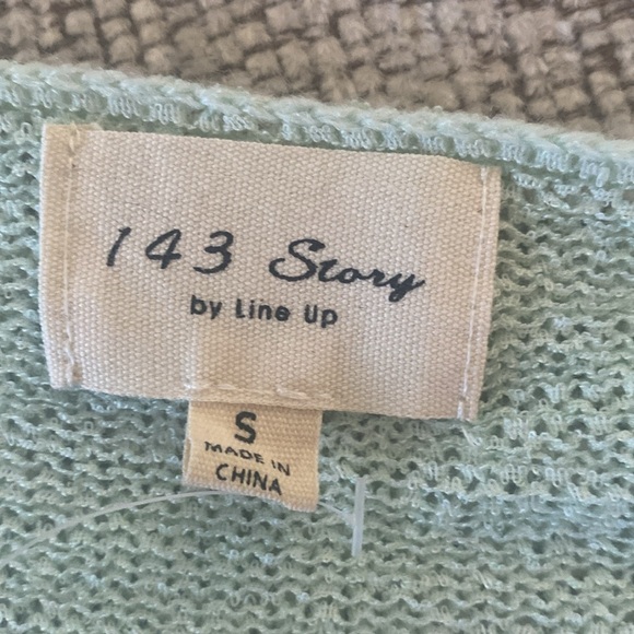 143 Story color block v-neck, lightweight sweater. - Picture 5 of 7